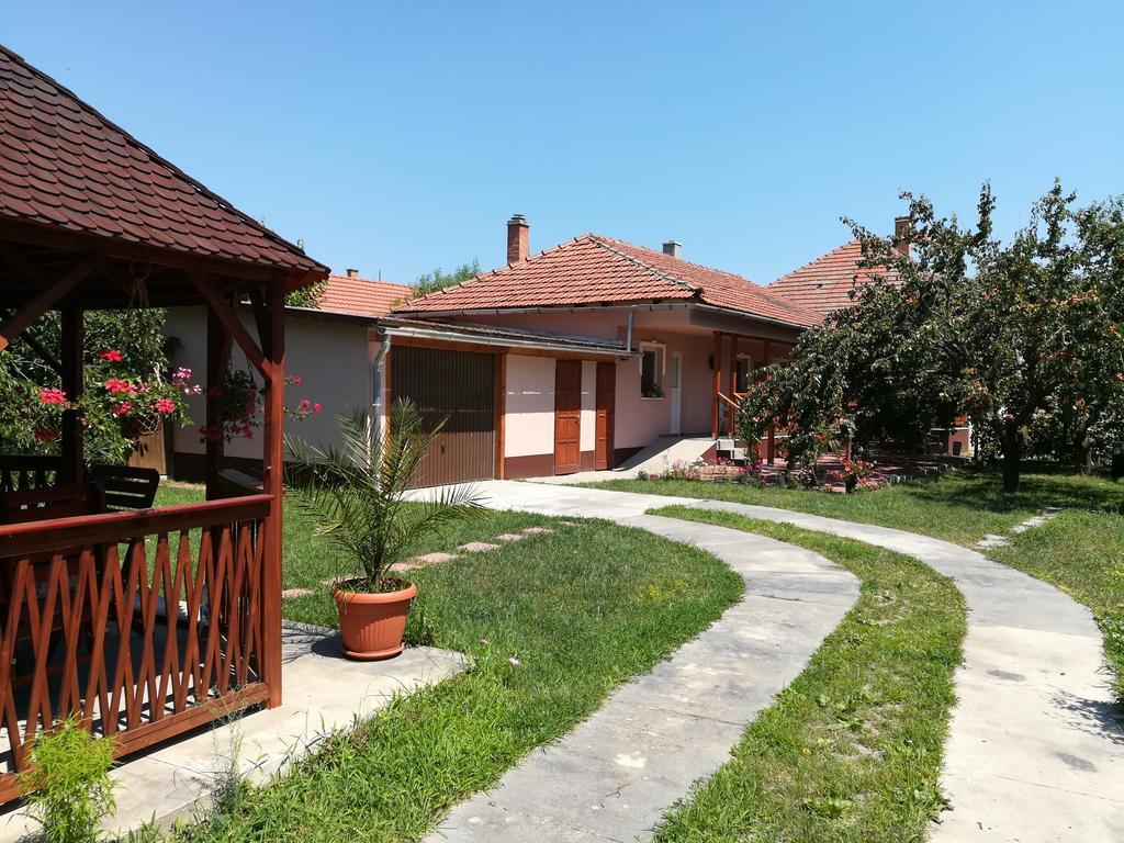 Tiszavirag Apartmanhaz Szeged Extérieur photo