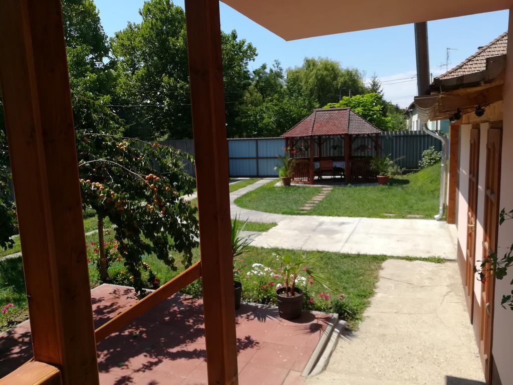 Tiszavirag Apartmanhaz Szeged Extérieur photo