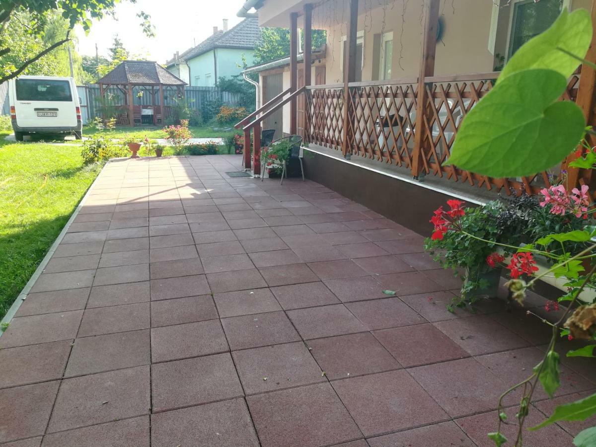 Tiszavirag Apartmanhaz Szeged Extérieur photo